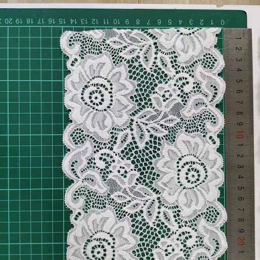 Cad iad na haicmithe lása stráice agus lása neamh-stráice?