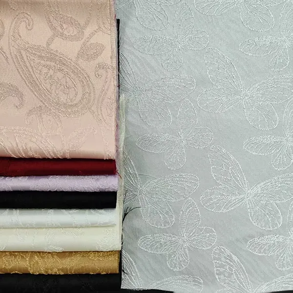 96% poileistir 4% Spandex Ábhar Éadaigh Compordach Bog Fabraicí le haghaidh Éadaí Fabraic Jacquard Satin