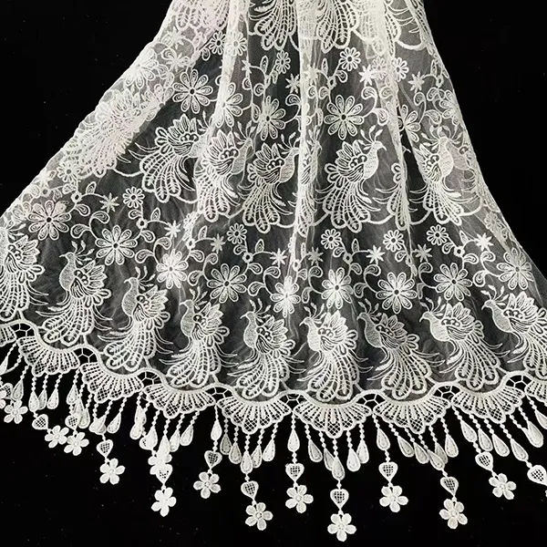 Éin bróidnéireachta agus bláthanna patrún fabraic lace ceimiceach lace fabraic fialsíola
